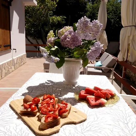 Spaziosa In Con Terrazzino Privato * Massa Lubrense