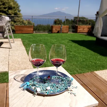 Spaziosa In Con Terrazzino Privato Massa Lubrense