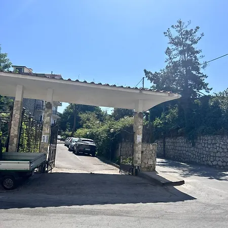 Spaziosa In Con Terrazzino Privato * Massa Lubrense