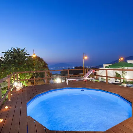 Guest house Spaziosa In Con Terrazzino Privato Massa Lubrense