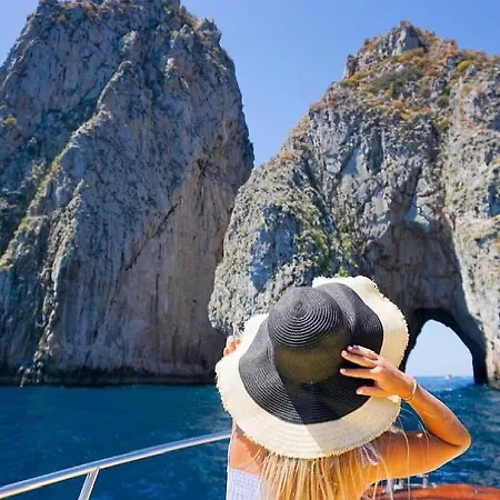 Spaziosa In Con Terrazzino Privato * Massa Lubrense